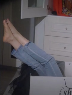 Mahira Khan feet photo thumbnail
