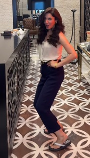 Mahira Khan feet photo thumbnail