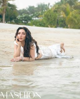 Mahira Khan feet photo thumbnail