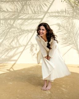 Mahira Khan feet photo thumbnail
