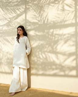 Mahira Khan feet photo thumbnail