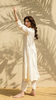 Mahira Khan feet photo thumbnail