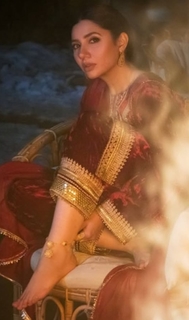 Mahira Khan feet photo thumbnail