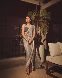 Mahira Khan feet photo thumbnail