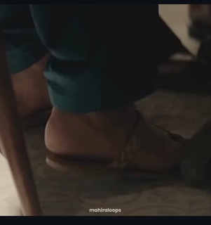 Mahira Khan feet photo thumbnail