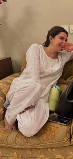 Mahira Khan feet photo thumbnail