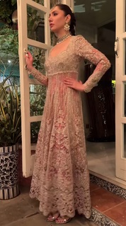 Mahira Khan feet photo thumbnail