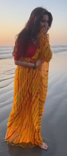 Mahira Khan feet photo thumbnail