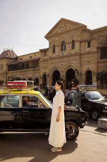 Mahira Khan feet photo thumbnail