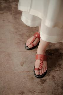 Mahira Khan feet photo thumbnail