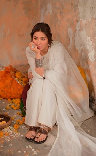 Mahira Khan feet photo thumbnail