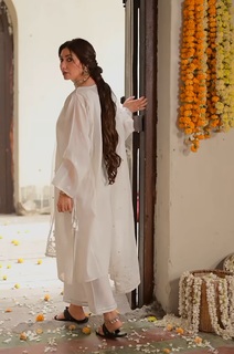 Mahira Khan feet photo thumbnail