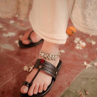 Mahira Khan feet photo thumbnail