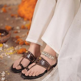 Mahira Khan feet photo thumbnail