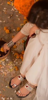 Mahira Khan feet photo thumbnail