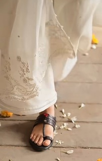 Mahira Khan feet photo thumbnail