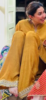 Mahira Khan feet photo thumbnail