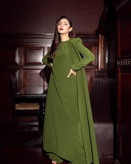 Mahira Khan feet photo thumbnail