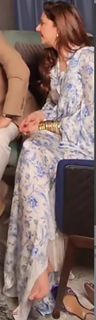 Mahira Khan feet photo thumbnail