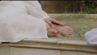 Mahira Khan feet photo thumbnail