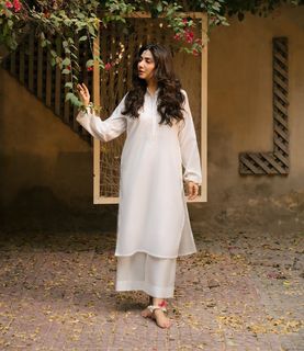 Mahira Khan feet photo thumbnail