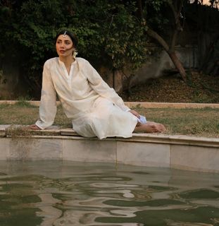 Mahira Khan feet photo thumbnail