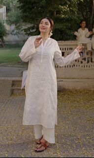 Mahira Khan feet photo thumbnail