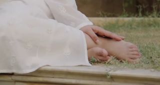 Mahira Khan feet photo thumbnail