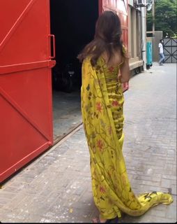 Mahira Khan feet photo 5
