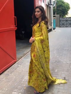 Mahira Khan feet photo 4