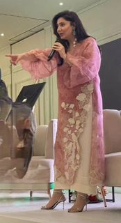 Mahira Khan feet photo 10