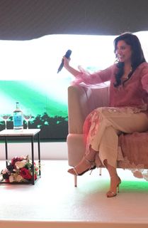 Mahira Khan feet photo 1