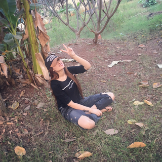 Mahira Sharma feet photo thumbnail