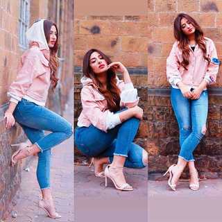 Mahira Sharma feet photo thumbnail