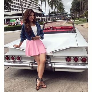 Mahira Sharma feet photo thumbnail