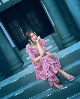 Mahira Sharma feet photo thumbnail