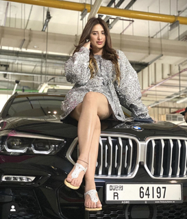 Mahira Sharma feet photo thumbnail