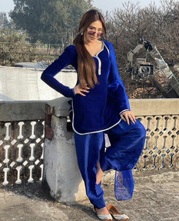 Mahira Sharma feet photo thumbnail