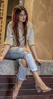 Mahira Sharma feet photo thumbnail