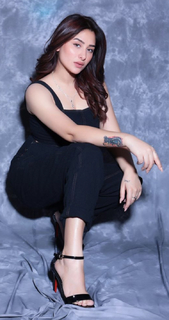 Mahira Sharma feet photo thumbnail