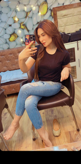 Mahira Sharma feet photo thumbnail