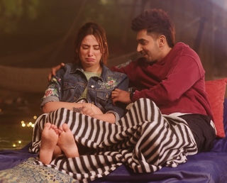 Mahira Sharma feet photo thumbnail