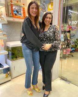 Mahira Sharma feet photo thumbnail