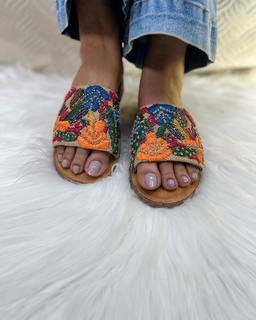 Mahira Sharma feet photo thumbnail