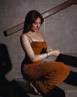 Mahira Sharma feet photo thumbnail