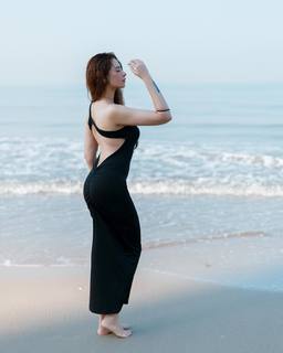 Mahira Sharma feet photo thumbnail