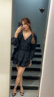 Mahira Sharma feet photo thumbnail