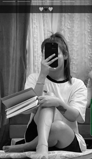 Mahira Sharma feet photo thumbnail