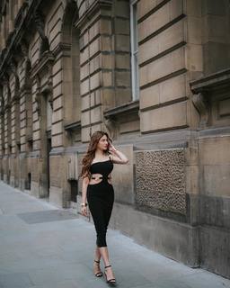 Mahira Sharma feet photo thumbnail