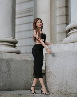 Mahira Sharma feet photo thumbnail